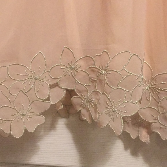 Nice Claup Flowy Peach Dress with Flower Rimming - Picture 3 of 9